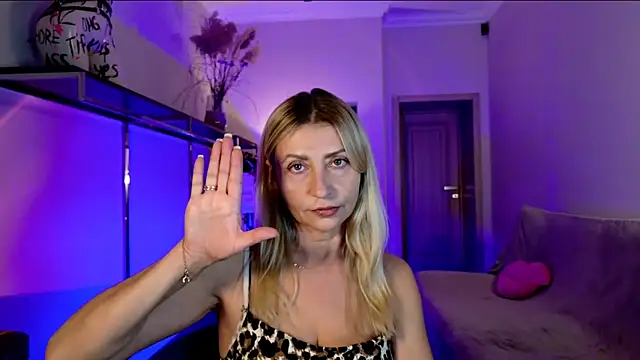 Snapshot of ZoeGrant chatting on October 19, 5:37 pm ZoeGrant online show from October 19, 5:37 pm
