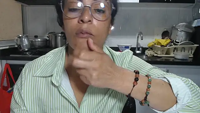 Snapshot of kateleyagrey chatting on September 19, 3:11 pm kateleyagrey online show from September 19, 3:11 pm