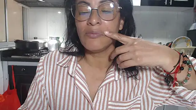 Snapshot of kateleyagrey chatting on October 3, 6:35 pm kateleyagrey online show from October 3, 6:35 pm