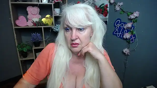 BlondyLeeBest online show from May 24, 7:13 pm