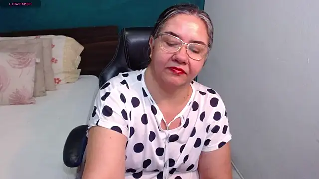 scaelettdubois online show from March 9, 2:15 am