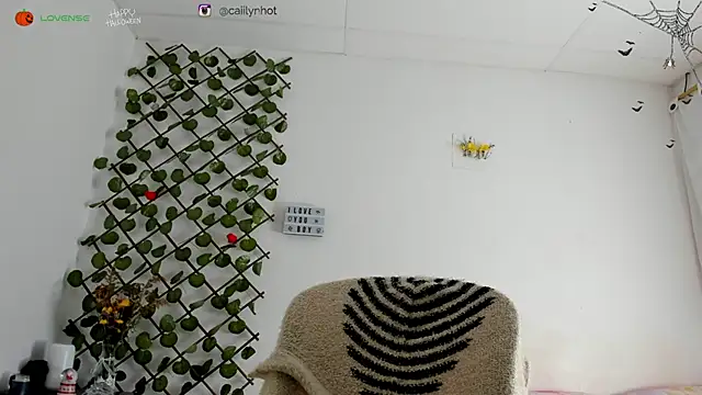 Snapshot of cailynhot chatting on October 14, 7:49 pm cailynhot online show from October 14, 7:49 pm