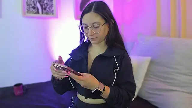 lucy neil online show from February 22, 2:34 am