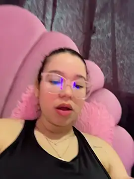 Lucyklein2022 online show from July 27, 3:09 pm