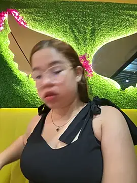 Lucyklein2022 online show from October 18, 11:50 pm