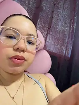 Lucyklein2022 online show from July 28, 4:39 pm