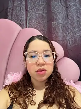 Lucyklein2022 online show from July 29, 3:34 pm