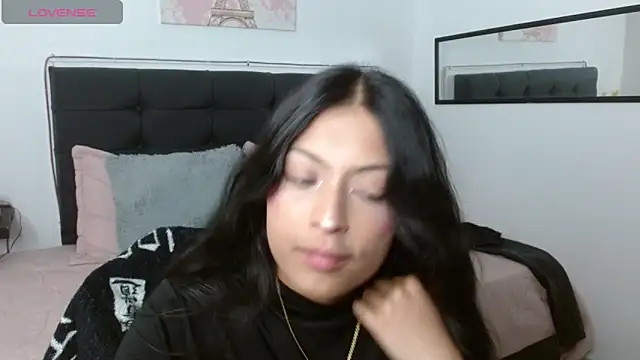 vaness weet online show from April 3, 8:40 pm