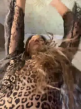 Var Kiss online show from October 18, 9:23 am