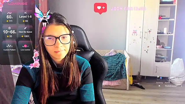 Snapshot of MollyLollipop chatting on October 17, 4:59 am MollyLollipop online show from October 17, 4:59 am