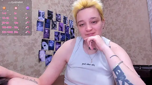 Snapshot of hotty_LInn chatting on October 4, 6:12 pm hotty LInn online show from October 4, 6:12 pm