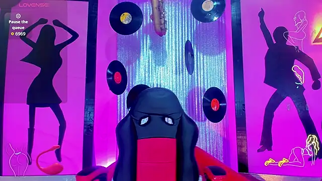 nickyminach  online show from October 23, 8:26 pm