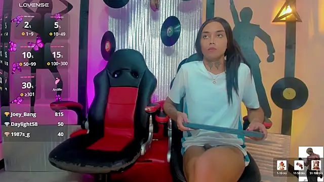 nickyminach  online show from January 10, 8:13 pm