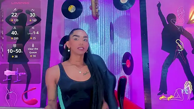 nickyminach  online show from November 10, 7:20 pm