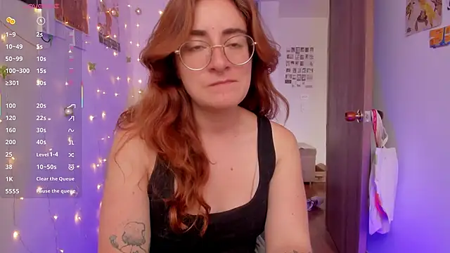 Snapshot of linda_giggle chatting on October 3, 12:32 pm linda giggle online show from October 3, 12:32 pm