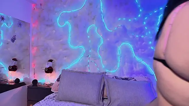 emmajohnss online show from December 23, 3:43 am