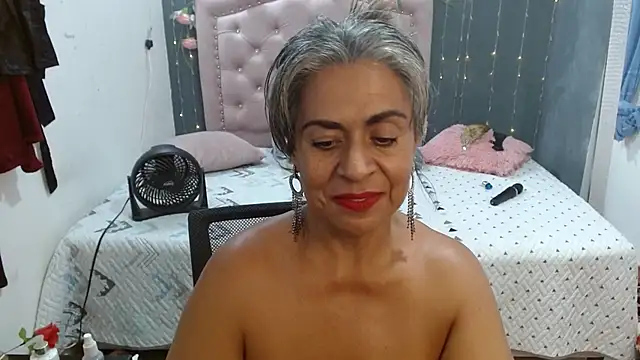 Snapshot of lalisha_96 chatting on October 19, 12:45 am lalisha 96 online show from October 19, 12:45 am
