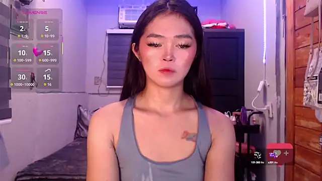 Snapshot of Itsme_claire chatting on October 13, 1:52 am Itsme claire online show from October 13, 1:52 am