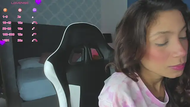 Snapshot of cora_22 chatting on September 9, 1:33 pm cora 22 online show from September 9, 1:33 pm