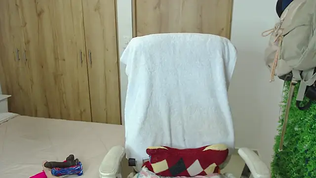 Snapshot of Neerea chatting on October 10, 12:37 am Neerea online show from October 10, 12:37 am