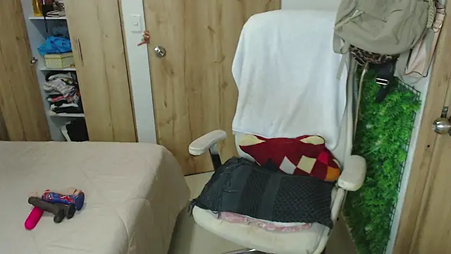 Snapshot of Neerea chatting on October 17, 12:36 am Neerea online show from October 17, 12:36 am