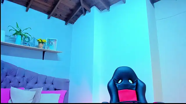 Gretta Queen online show from April 8, 6:32 pm