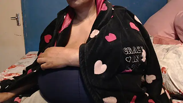 Snapshot of CUTEFIRMMELONSS chatting on September 26, 8:17 pm CUTEFIRMMELONSS online show from September 26, 8:17 pm