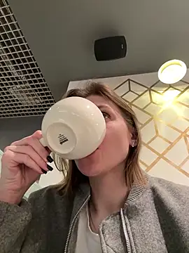 ValenciaShock online show from April 19, 7:19 am