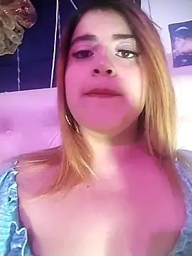 Snapshot of bella_star21 chatting on September 23, 2:32 am bella star21 online show from September 23, 2:32 am