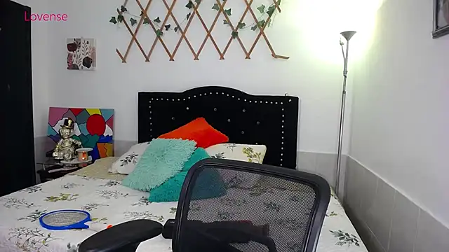 naughty girl 4u online show from July 14, 9:30 pm