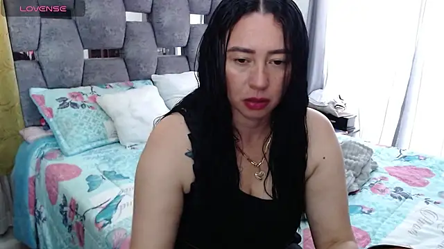 Snapshot of sara_hott_1 chatting on October 9, 5:39 pm sara hott 1 online show from October 9, 5:39 pm