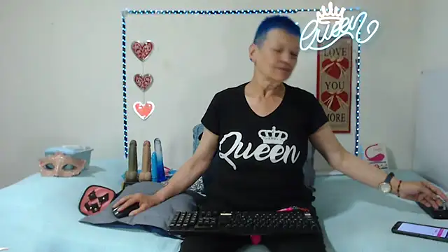 loquitaqueen011 online show from November 23, 10:33 pm