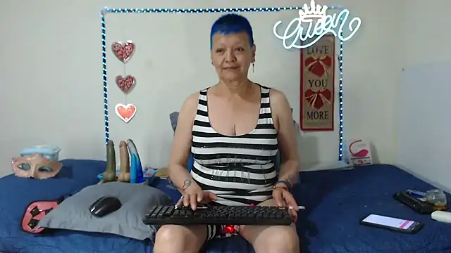 loquitaqueen011 online show from January 16, 8:38 pm