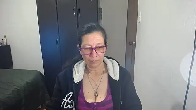 latin49 online show from April 11, 5:46 am