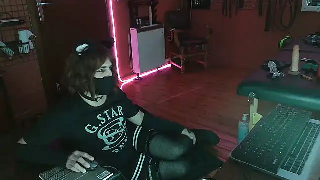 Snapshot of Ginny-the-bdsm-nympho chatting on October 23, 5:08 pm Ginny-the-bdsm-nympho online show from October 23, 5:08 pm