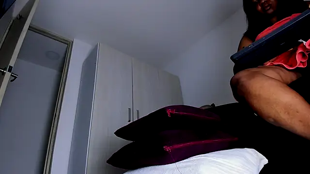 Skarleth69 online show from November 18, 3:07 am