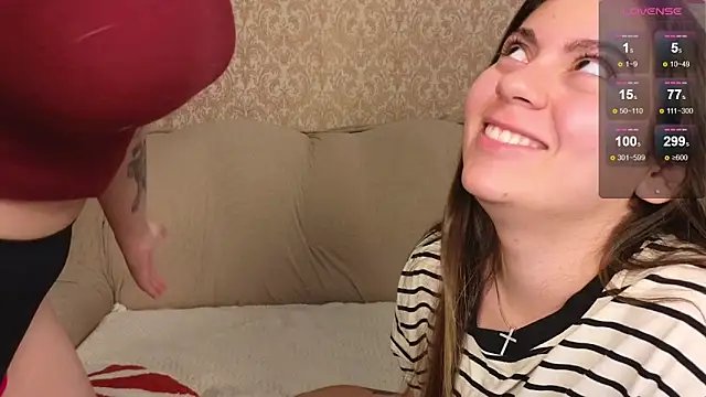 twobabesweet online show from October 16, 8:06 am