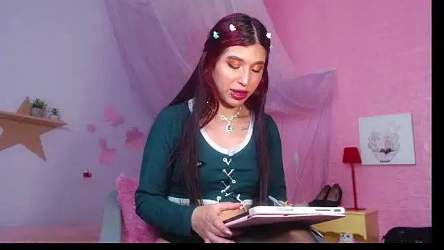 adriscute online show from May 29, 3:37 am