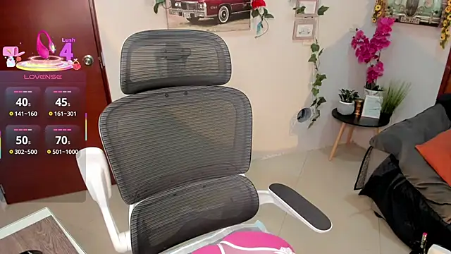 Julia-roberths online show from April 11, 1:15 pm