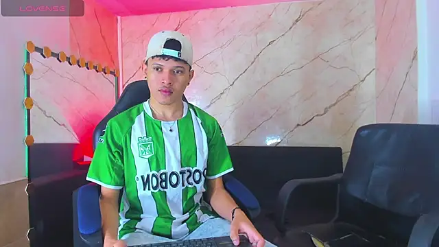 robertsmith 1 online show from November 18, 4:35 am