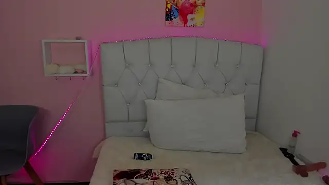 18candys online show from January 31, 11:25 pm