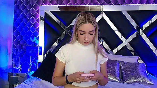 victoriaa lee  online show from October 23, 7:31 pm