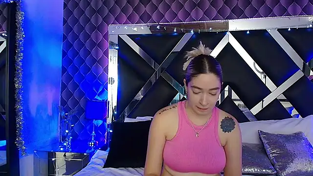 victoriaa lee  online show from May 28, 6:39 pm