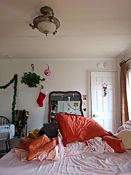 mossy kiss online show from December 21, 4:00 pm