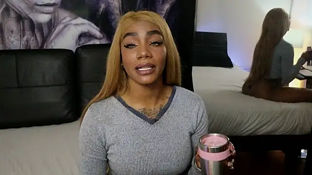 emely brandon online show from November 17, 3:07 am