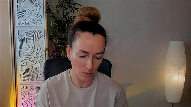 RebeccaMartinez online show from February 19, 6:13 am