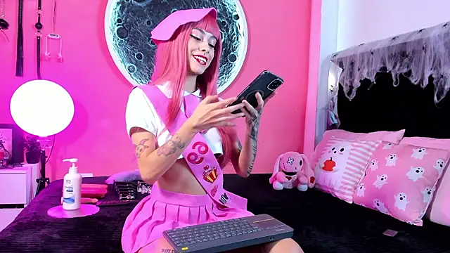 Snapshot of chloe_loggan chatting on October 2, 10:26 pm chloe loggan online show from October 2, 10:26 pm