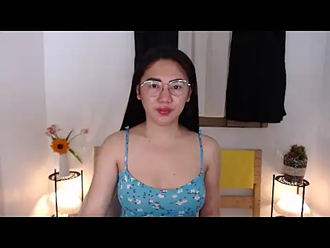 XJuanitaBananaX online show from September 12, 11:18 am