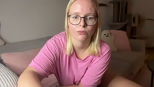 LucyFoxLulu online show from January 15, 4:02 pm