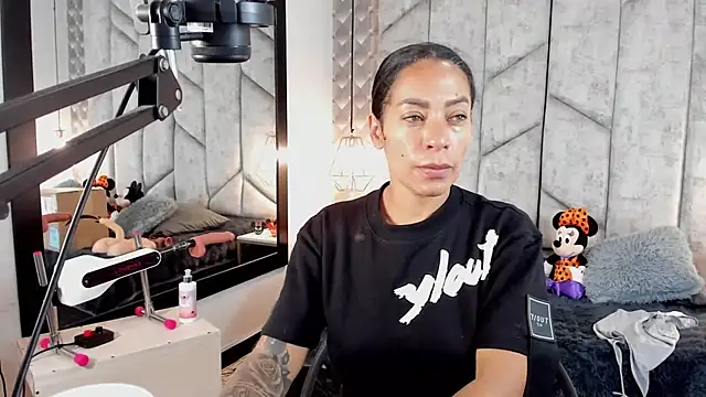 NiicolleMiller online show from October 17, 12:19 pm